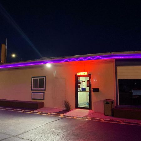 Western Holiday Motel Уичита Екстериор снимка