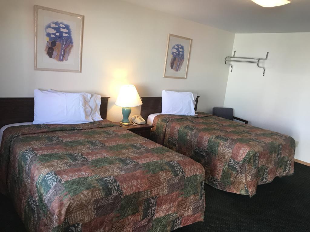 Western Holiday Motel Уичита Екстериор снимка