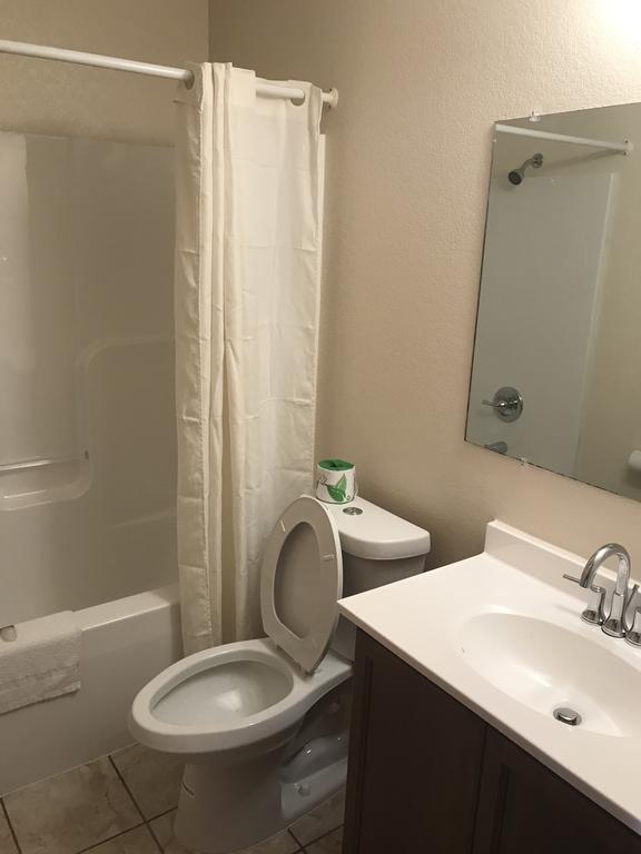 Western Holiday Motel Уичита Екстериор снимка