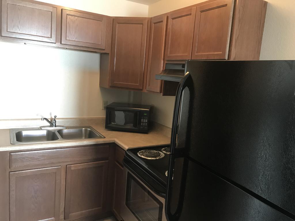 Western Holiday Motel Уичита Екстериор снимка