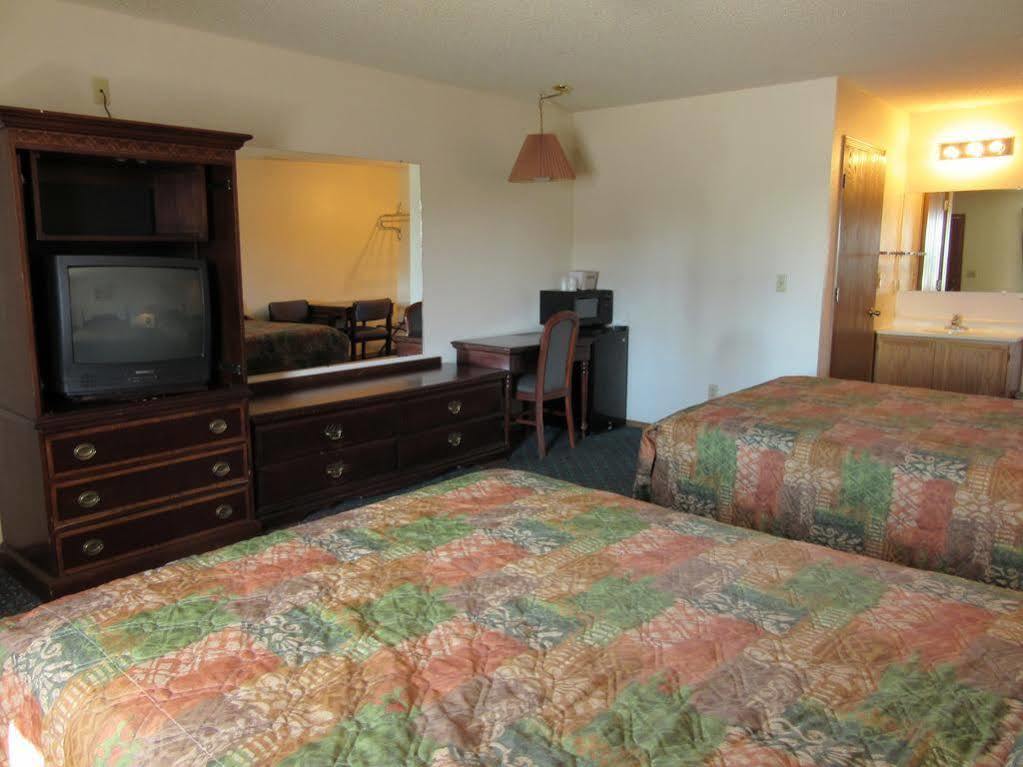 Western Holiday Motel Уичита Екстериор снимка
