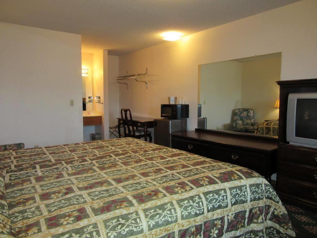 Western Holiday Motel Уичита Екстериор снимка
