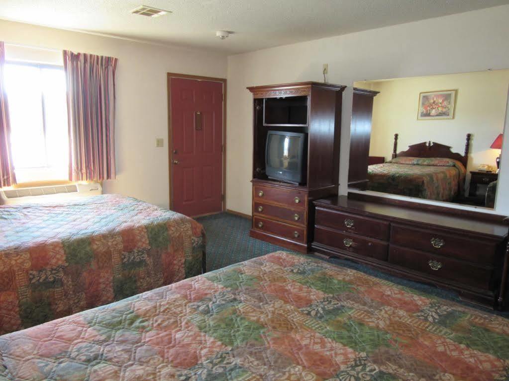 Western Holiday Motel Уичита Екстериор снимка