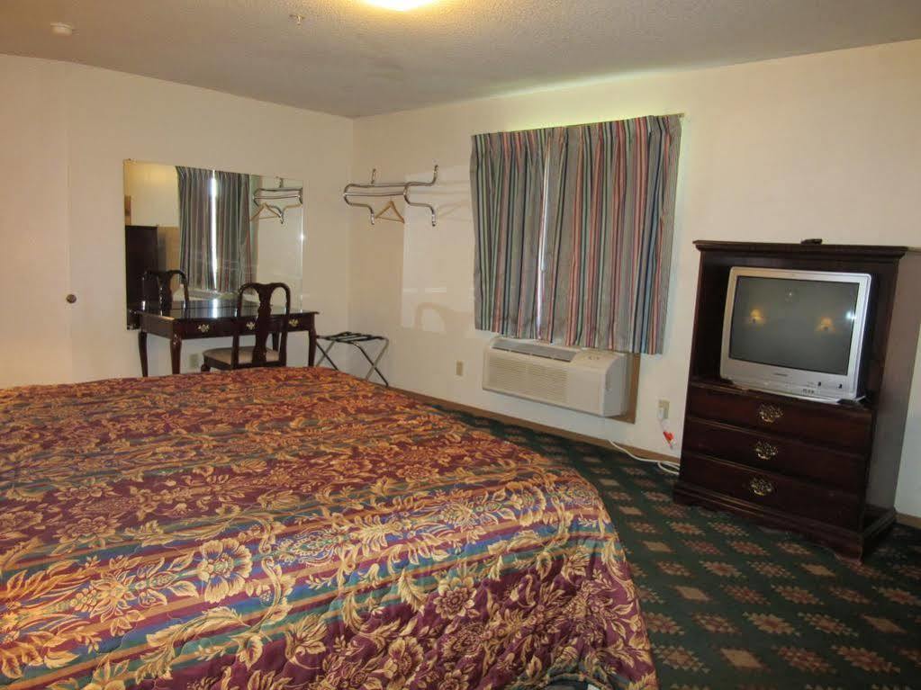 Western Holiday Motel Уичита Екстериор снимка