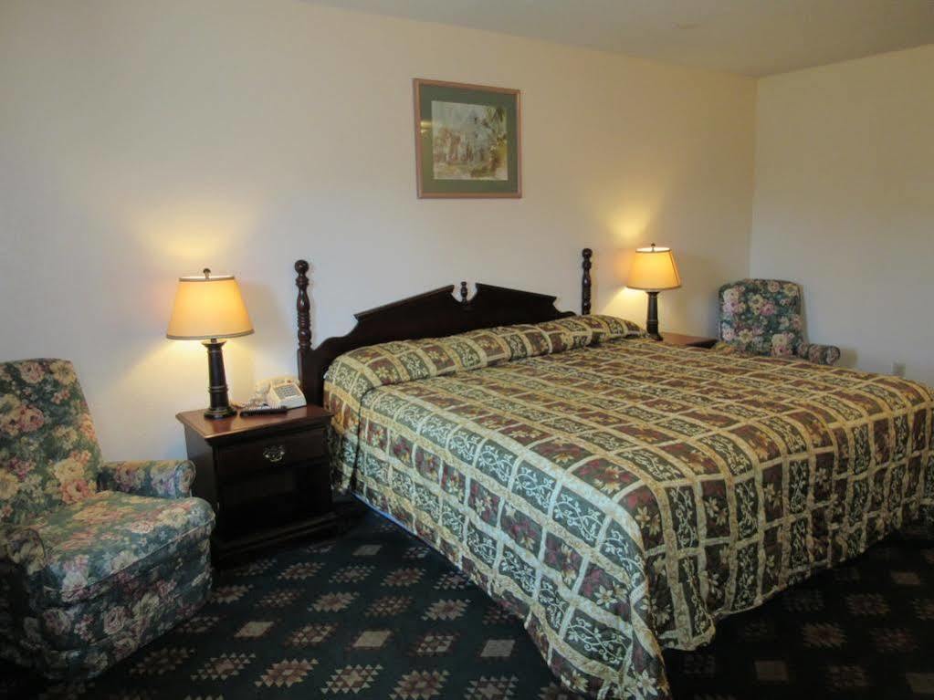 Western Holiday Motel Уичита Екстериор снимка