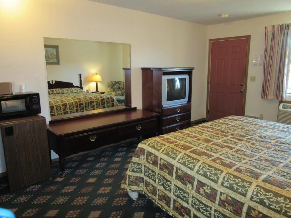 Western Holiday Motel Уичита Екстериор снимка
