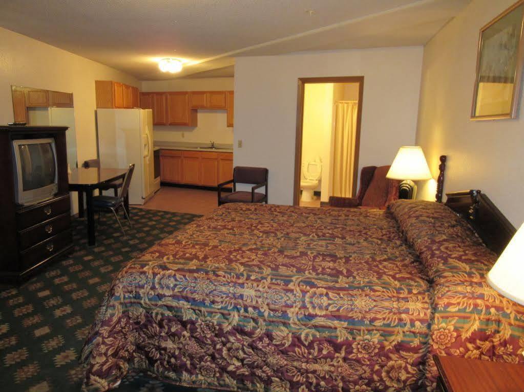 Western Holiday Motel Уичита Екстериор снимка